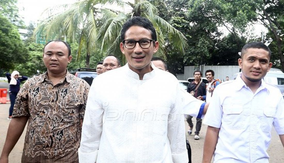 Bakal Calon Gubernur DKI Jakarta dari Partai Gerindra Sandiaga Uno saat tiba di kediaman Ketua Umum Partai Gerindra Prabowo Subianto, Jakarta, Jumat (23/9). Foto: Ricardo/JPNN.com - JPNN.com