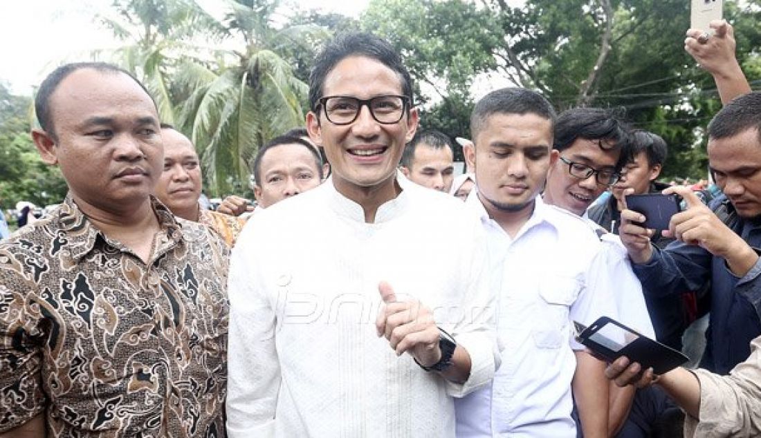 Bakal Calon Gubernur DKI Jakarta dari Partai Gerindra Sandiaga Uno saat tiba di kediaman Ketua Umum Partai Gerindra Prabowo Subianto, Jakarta, Jumat (23/9). Foto: Ricardo/JPNN.com - JPNN.com