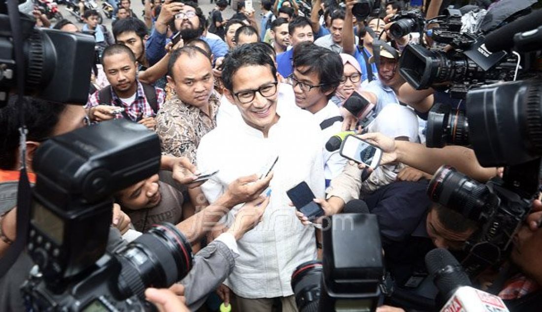 Bakal Calon Gubernur DKI Jakarta dari Partai Gerindra Sandiaga Uno saat tiba di kediaman Ketua Umum Partai Gerindra Prabowo Subianto, Jakarta, Jumat (23/9). Foto: Ricardo/JPNN.com - JPNN.com