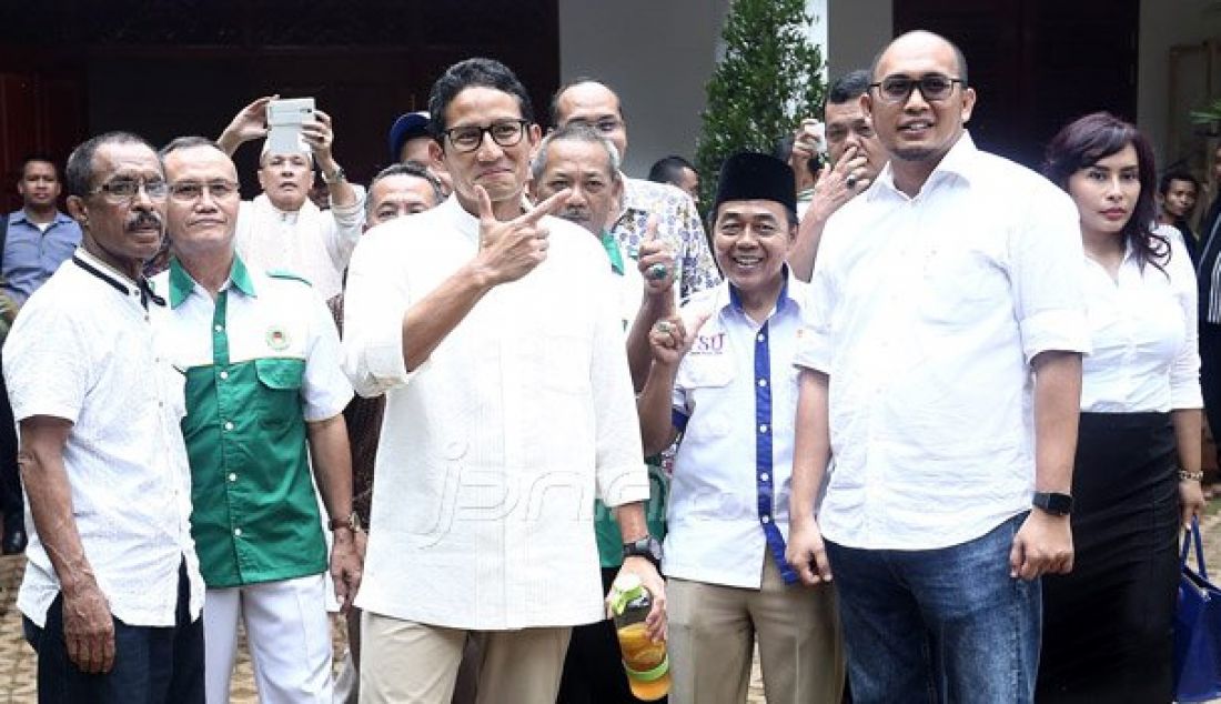 Bakal Calon Gubernur DKI Jakarta dari Partai Gerindra Sandiaga Uno saat tiba di kediaman Ketua Umum Partai Gerindra Prabowo Subianto, Jakarta, Jumat (23/9). Foto: Ricardo/JPNN.com - JPNN.com