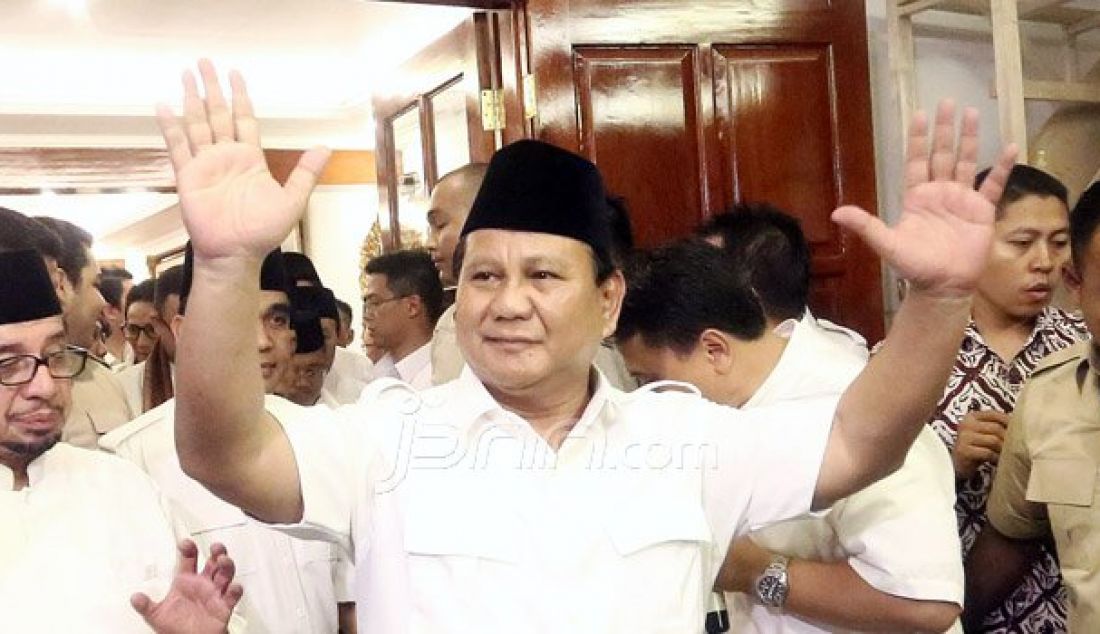 Ketua Umum Partai Gerindra Prabowo Subianto dan Presiden PKS Sohibul Iman mendeklarasikan pencalonan Bakal Calon Gubernur DKI Jakarta Anies Baswedan dan Bakal Calon Wakil Gubernur DKI Jakarta Sandiaga Uno, Jakarta, Jumat (23/9). Foto: Ricardo/JPNN.com - JPNN.com