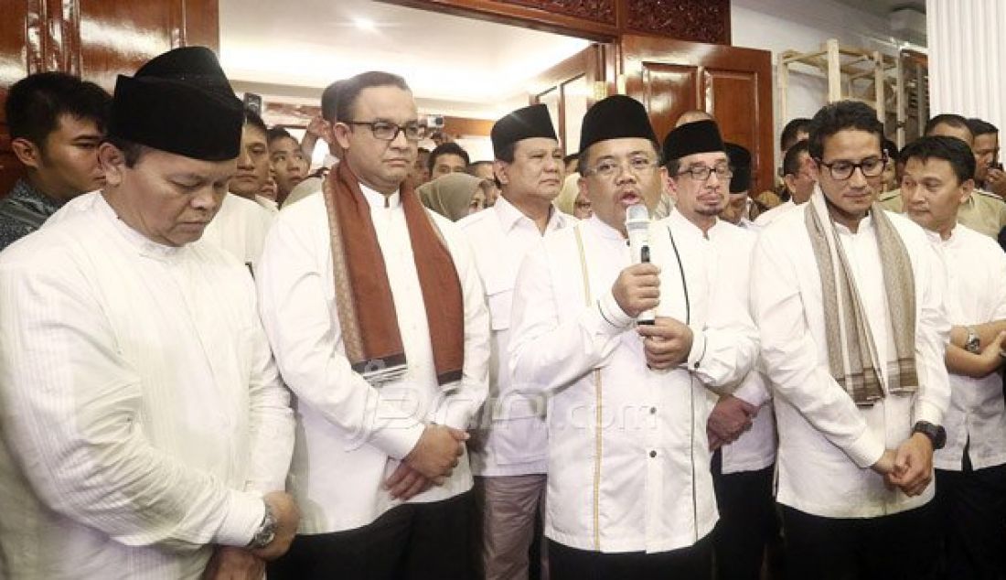 Ketua Umum Partai Gerindra Prabowo Subianto dan Presiden PKS Sohibul Iman mendeklarasikan pencalonan Bakal Calon Gubernur DKI Jakarta Anies Baswedan dan Bakal Calon Wakil Gubernur DKI Jakarta Sandiaga Uno, Jakarta, Jumat (23/9). Foto: Ricardo/JPNN.com - JPNN.com