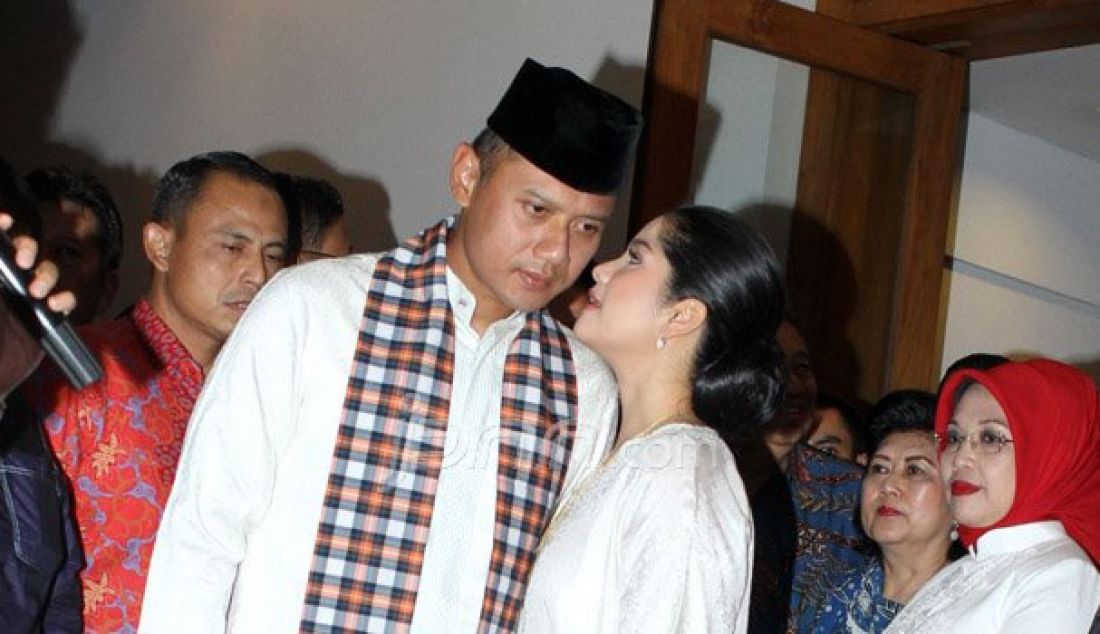 Ketua Umum Partai Demokrat Susilo Bambang Yudhoyono memberikan restu kepada pasangan Bakal Calon Gubernur DKI Agus Harimurti Yudhoyono dan Bakal Cawagub Sylviana Murni, Jakarta, Jumat (23/9). Pasangan tersebut diusung oleh partai Demokrat, PAN, PPP, dan PKB. Foto: Ricardo/JPNN.com - JPNN.com