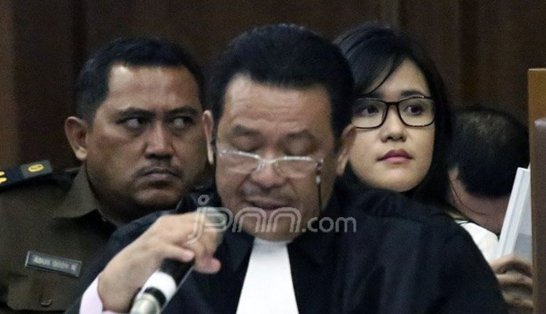 Terdakwa kasus pembunuhan berencana kepada teman kuliahnya, Wayan Mirna Salihin, Jessica Kumala Wongso menjalani sidang lanjutan di Pengadilan Negeri Jakarta Pusat, Jakarta, Senin (26/9). Foto: Ricardo/JPNN.com - JPNN.com