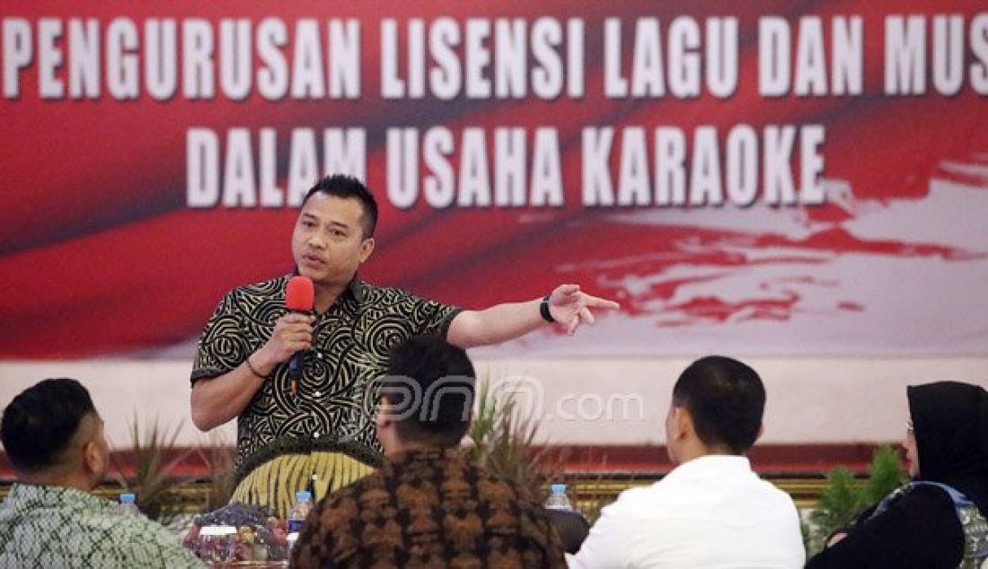 Anggota DPR dari Fraksi PAN Anang Hermansyah bersama Istrinya Ashanty menghadiri acara Sosialisasi UU No 28 Tahun 2014 Tentang Hak Cipta Pengurusan Lisensi Lagu dan Musik Dalam Usaha Karoke di Mapolda Metro Jaya, Jakarta, Kamis (6/10). Foto : Ricardo/JPNN.com - JPNN.com