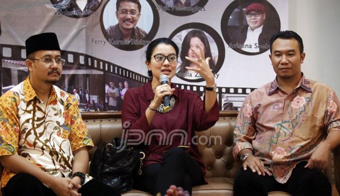 Komisioner KPU Ferry Kurnia Rizkiyansyah, Ketua PARFI Marcella Zalianty, Komisioner KPU Sigit Pamungkas dan Kreator dan Produser Film Avisena Soebli saat konpers Festival Film Pendek KPU bertema 'Dari Keluarga Untuk Indonesia Memilih', Jakarta, Jumat (7/10). Foto: Ricardo/JPNN.com - JPNN.com