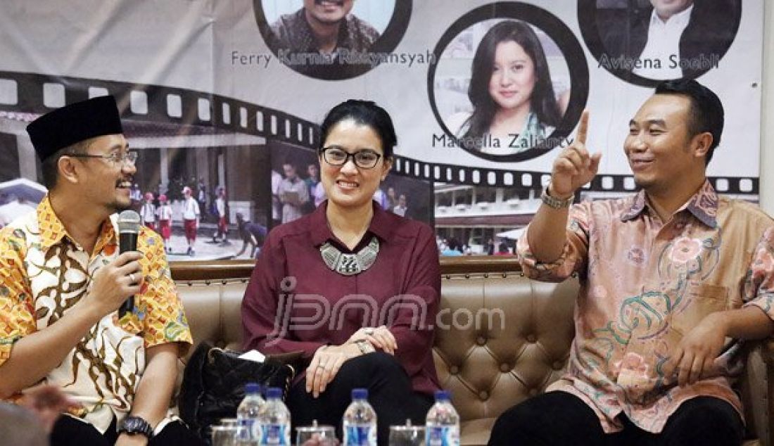 Komisioner KPU Ferry Kurnia Rizkiyansyah, Ketua PARFI Marcella Zalianty, Komisioner KPU Sigit Pamungkas dan Kreator dan Produser Film Avisena Soebli saat konpers Festival Film Pendek KPU bertema 'Dari Keluarga Untuk Indonesia Memilih', Jakarta, Jumat (7/10). Foto: Ricardo/JPNN.com - JPNN.com