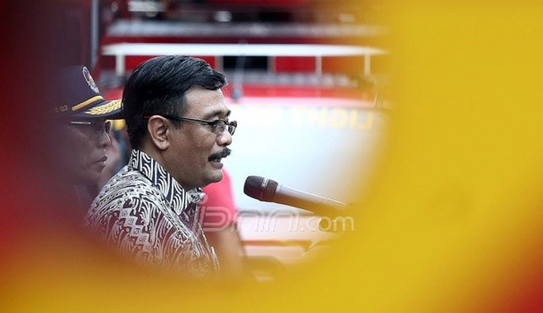 Wagub DKI Jakarta Djarot Syaiful Hidayat melakukan kunjungan kerja ke Dinas Penanggulangan Kebakaran dan Penyelamatan Provinsi DKI Jakarta, Sabtu (8/10). Djarot mengharapkan Damkar lebih profesional dan menjunjung tinggi keselamatan dalam menanggani kebakaran. Foto: Ricardo/JPNN.com - JPNN.com