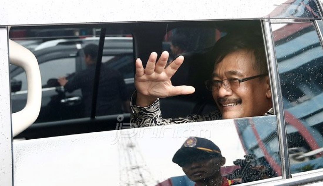 Wagub DKI Jakarta Djarot Syaiful Hidayat melakukan kunjungan kerja ke Dinas Penanggulangan Kebakaran dan Penyelamatan Provinsi DKI Jakarta, Sabtu (8/10). Djarot mengharapkan Damkar lebih profesional dan menjunjung tinggi keselamatan dalam menanggani kebakaran. Foto: Ricardo/JPNN.com - JPNN.com