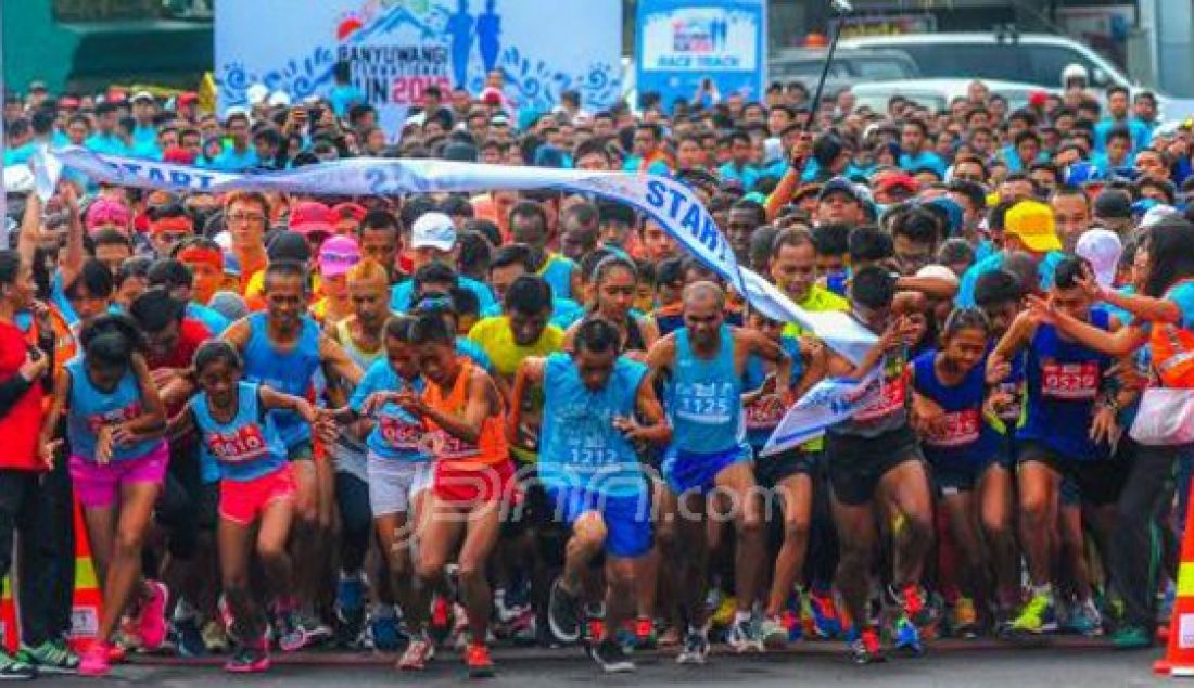 Banyuwangi International Run 2016 ternyata sanggup menarik animo atlet profesional untuk tampil. 1500 pelari ikuti even tersebut yang di selenggarakan minggu (9/10). Foto : Rendra Kurnia/Jawa Pos Radar Banyuwangi/JPNN.com. - JPNN.com