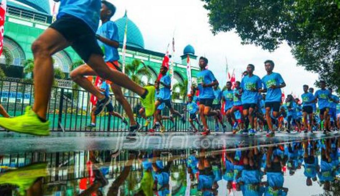 Banyuwangi International Run 2016 ternyata sanggup menarik animo atlet profesional untuk tampil. 1500 pelari ikuti even tersebut yang di selenggarakan minggu (9/10). Foto : Rendra Kurnia/Jawa Pos Radar Banyuwangi/JPNN.com. - JPNN.com