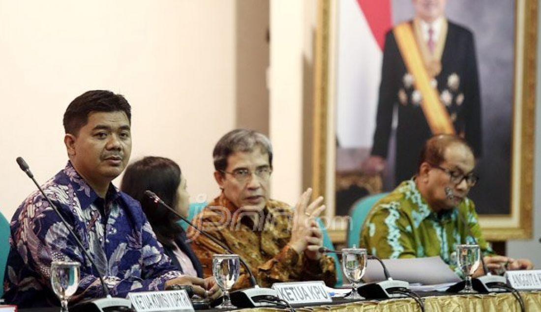 Ketua KPU RI Juri Ardiantoro bersama Komisioner KPU RI dan Ketua Komisi II DPR Rambe Kamarul Zaman mengadakan Bimbingan Teknis Kampanye kepada anggota KPU Provinsi di Gedung KPU, Jakarta, Selasa (11/10). Foto: Ricardo/JPNN.com - JPNN.com