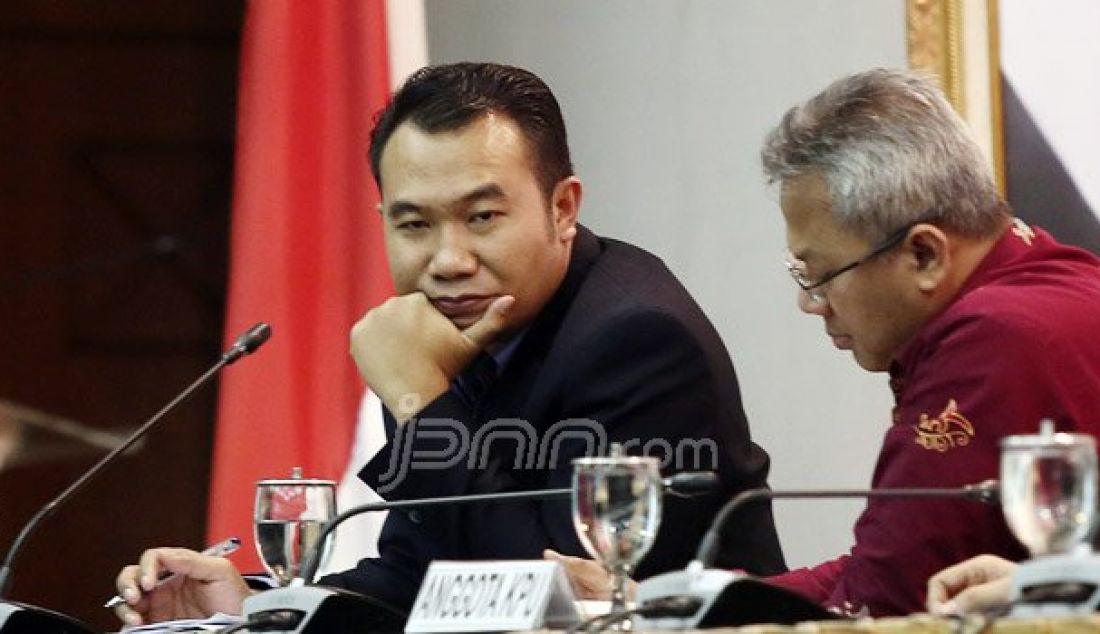 Ketua KPU RI Juri Ardiantoro bersama Komisioner KPU RI dan Ketua Komisi II DPR Rambe Kamarul Zaman mengadakan Bimbingan Teknis Kampanye kepada anggota KPU Provinsi di Gedung KPU, Jakarta, Selasa (11/10). Foto: Ricardo/JPNN.com - JPNN.com