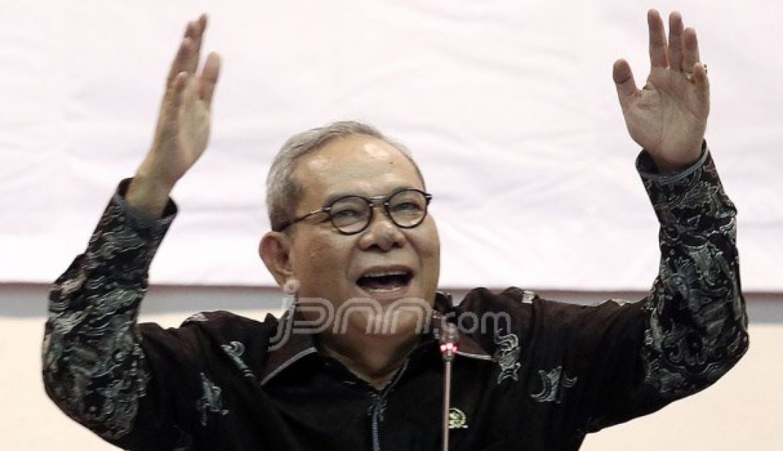 Ketua Komisi II DPR Rambe Kamarul Zaman mengadakan Bimbingan Teknis Kampanye kepada anggota KPU Provinsi di Gedung KPU, Jakarta, Selasa (11/10). Foto: Ricardo/JPNN.com - JPNN.com