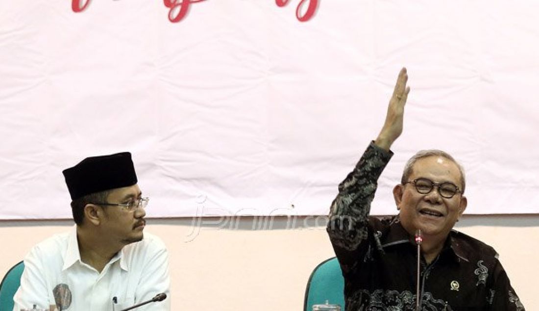 Ketua KPU RI Juri Ardiantoro bersama Komisioner KPU RI dan Ketua Komisi II DPR Rambe Kamarul Zaman mengadakan Bimbingan Teknis Kampanye kepada anggota KPU Provinsi di Gedung KPU, Jakarta, Selasa (11/10). Foto: Ricardo/JPNN.com - JPNN.com