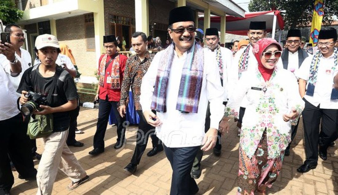 Wakil Gubernur DKI Jakarta Djarot Saiful Hidayat saat peresmian Ruang Publik Terpadu Ramah Anak (RPTRA) Pinang Pola, Jakarta, Kamis (13/10). Djarot mengapresiasi desain RPTRA Pinang Pola sebab aktifitas warga untuk berinteraksi sosial terpenuhi. Foto: Ricardo/JPNN.com - JPNN.com