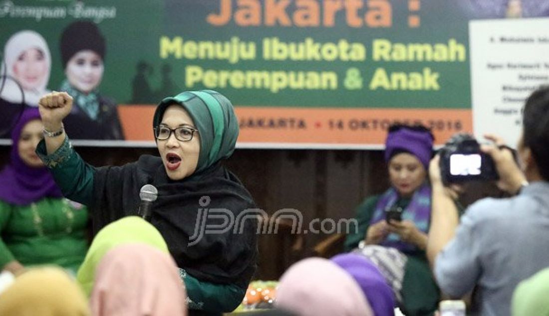 Bakal Calon Wagub DKI Jakarta Sylviana Murni menjadi pembicara pada acara Talk Show bersama Agus-Sylvi dengan tema 'Jakarta : Menuju Ibukota Ramah Perempuan dan Anak' di Kantor DPP PKB, Jakarta, Jumat (14/10). Foto: Ricardo/JPNN.com - JPNN.com