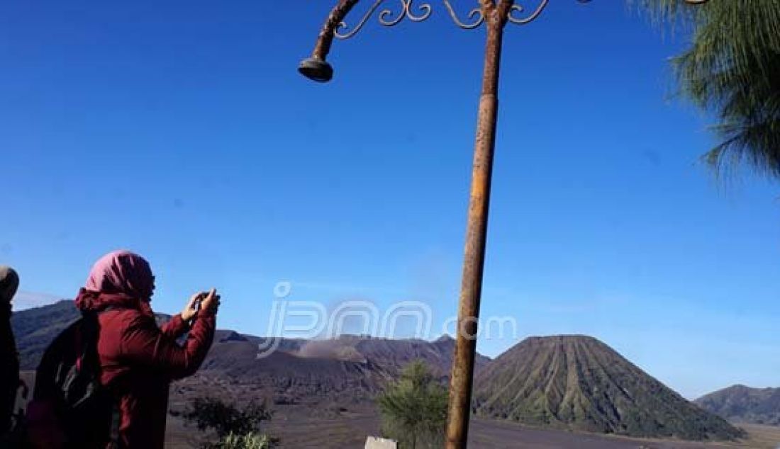 Pagi yang indah di Seruni Point, kawasan Taman Nasional Bromo Tengger Semeru, Jawa Timur. Foto: Natalia/JPNN.com - JPNN.com