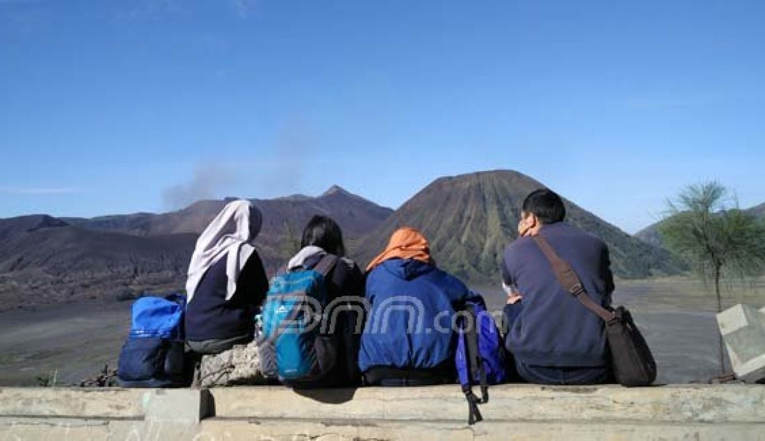 Pagi yang indah di Seruni Point, kawasan Taman Nasional Bromo Tengger Semeru, Jawa Timur. Foto: Natalia/JPNN.com - JPNN.com