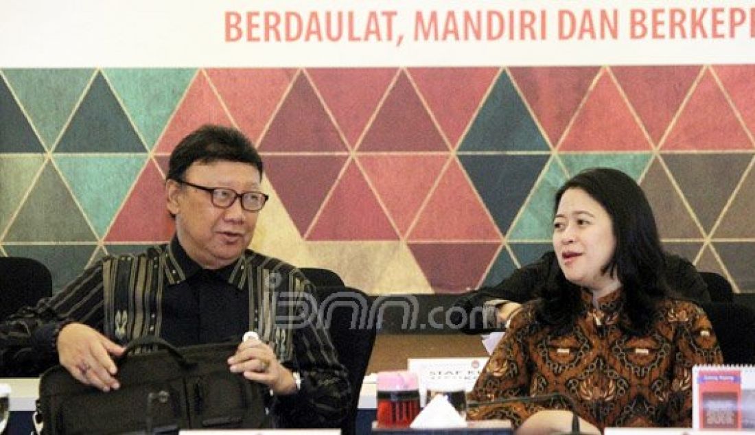 Menko PMK Puan Maharani, Mendagri Tjahjo Kumolo dan Menteri DPDTT Eko Putro Sanjoyo saat rakor tingkat menteri, Jakarta, Rabu (19/10). Rakor membahas tentang dana desa, pendamping desa dan pemberdayaan masyarakat, serta tim koordinasi monitoring dana desa. Foto: Ricardo/JPNN.com - JPNN.com