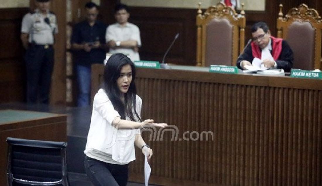 Terdakwa kasus pembunuhan berencana kepada teman kuliahnya, Wayan Mirna Salihin, Jessica Kumala Wongso menjalani sidang pembacaan duplik dari terdakwa di Pengadilan Negeri Jakarta Pusat, Kamis (20/10). Foto: Ricardo/JPNN.com - JPNN.com