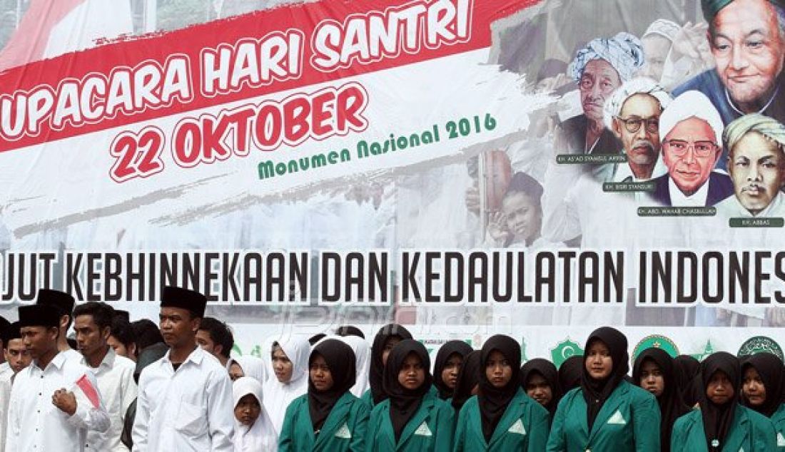 Suasana peringatan Hari Santri di Silang Monas, Jakarta, Sabtu (22/10). Peringatan Hari Santri diselenggarakan dengan mengangkat tema Merajut Kebhinekaan dan Kedaulatan Indonesia. Foto: Ricardo/JPNN.com - JPNN.com