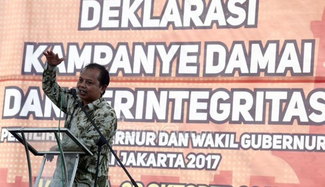 KPU DKI Jakarta menggelar Deklarasi Kampanye Damai Pemilihan Gubernur dan Wakil Gubernur DKI Jakarta Tahun 2017, Jakarta, Sabtu (29/10). Deklarasi tersebut dihadiri 3 Pasangan Calon dan Pawai keliling dari Silang Monas hingga Bundaran HI. Foto: Ricardo/JPNN.com - JPNN.com