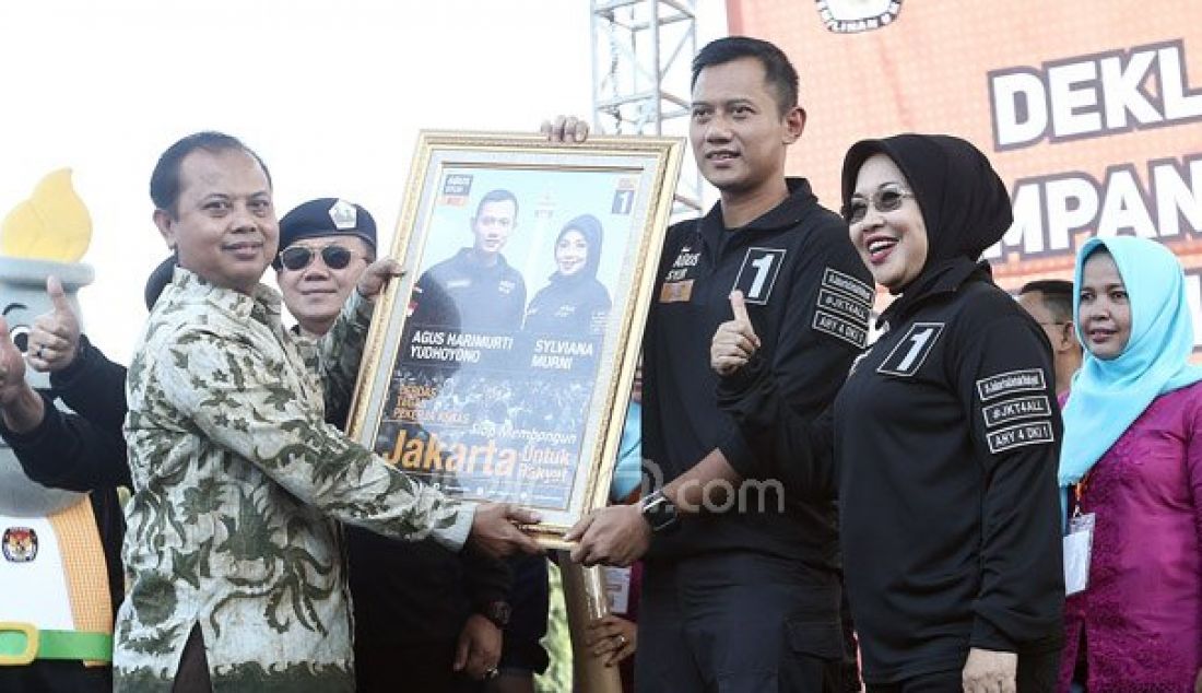 KPU DKI Jakarta menggelar Deklarasi Kampanye Damai Pemilihan Gubernur dan Wakil Gubernur DKI Jakarta Tahun 2017, Jakarta, Sabtu (29/10). Deklarasi tersebut dihadiri 3 Pasangan Calon dan Pawai keliling dari Silang Monas hingga Bundaran HI. Foto: Ricardo/JPNN.com - JPNN.com