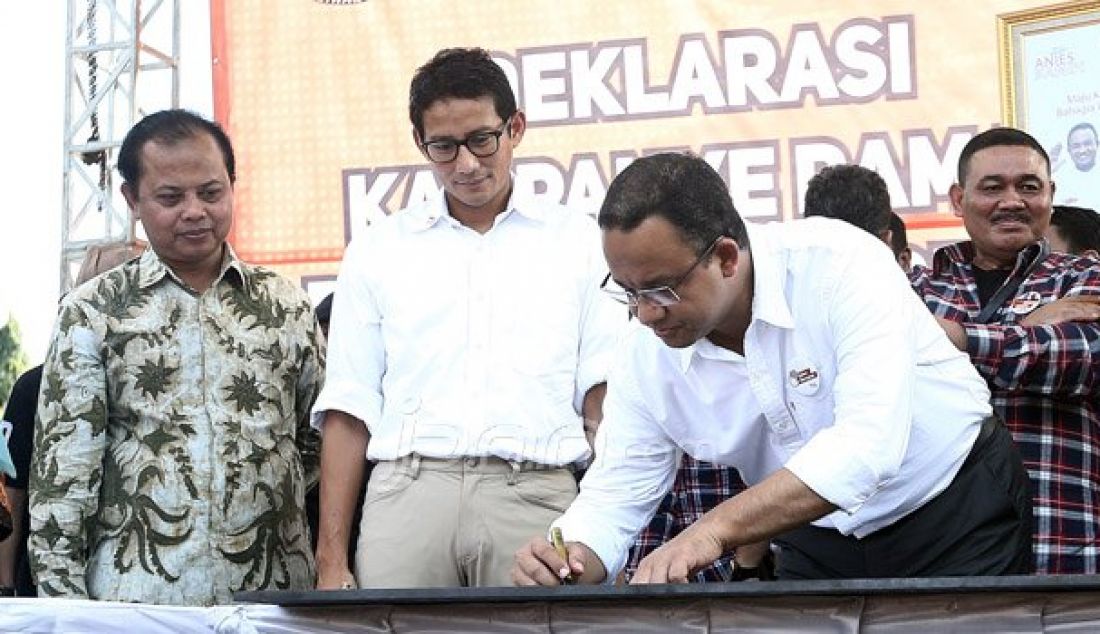 KPU DKI Jakarta menggelar Deklarasi Kampanye Damai Pemilihan Gubernur dan Wakil Gubernur DKI Jakarta Tahun 2017, Jakarta, Sabtu (29/10). Deklarasi tersebut dihadiri 3 Pasangan Calon dan Pawai keliling dari Silang Monas hingga Bundaran HI. Foto: Ricardo/JPNN.com - JPNN.com