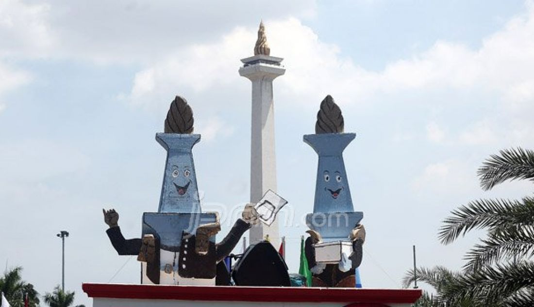 KPU DKI Jakarta menggelar Deklarasi Kampanye Damai Pemilihan Gubernur dan Wakil Gubernur DKI Jakarta Tahun 2017, Jakarta, Sabtu (29/10). Deklarasi tersebut dihadiri 3 Pasangan Calon dan Pawai keliling dari Silang Monas hingga Bundaran HI. Foto: Ricardo/JPNN.com - JPNN.com