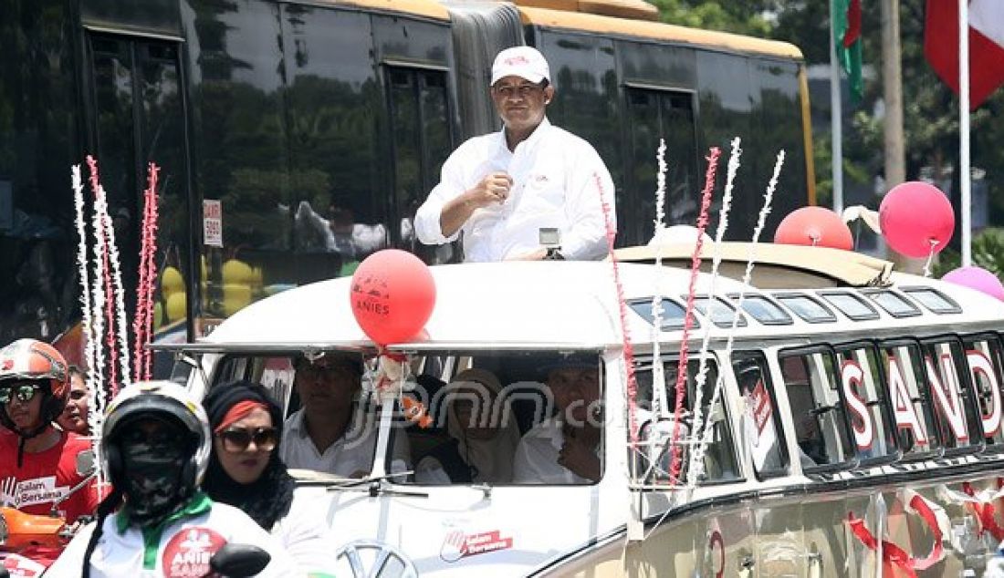 KPU DKI Jakarta menggelar Deklarasi Kampanye Damai Pemilihan Gubernur dan Wakil Gubernur DKI Jakarta Tahun 2017, Jakarta, Sabtu (29/10). Deklarasi tersebut dihadiri 3 Pasangan Calon dan Pawai keliling dari Silang Monas hingga Bundaran HI. Foto: Ricardo/JPNN.com - JPNN.com