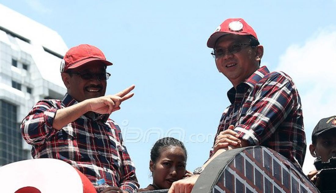 KPU DKI Jakarta menggelar Deklarasi Kampanye Damai Pemilihan Gubernur dan Wakil Gubernur DKI Jakarta Tahun 2017, Jakarta, Sabtu (29/10). Deklarasi tersebut dihadiri 3 Pasangan Calon dan Pawai keliling dari Silang Monas hingga Bundaran HI. Foto: Ricardo/JPNN.com - JPNN.com