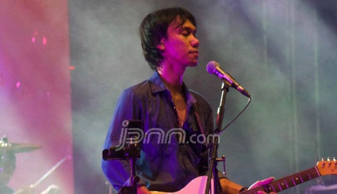 Grup band Sheila On 7 saat tampil dalam Synchronize Fest 2016. Foto: Ermiko/JPNN.com - JPNN.com