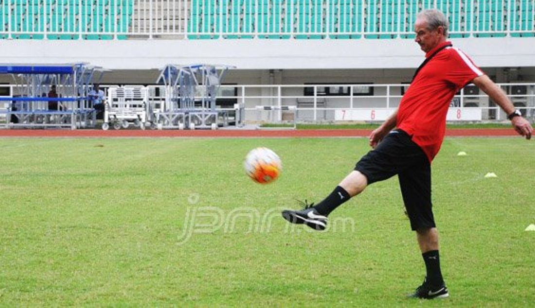 Timnas Indonesia Mulai Berlatih di Stadion Pakansari - JPNN.com