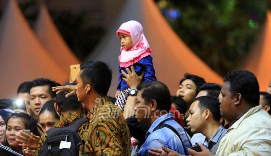 Warga Balikpapan Sambut Kehadiran Presiden Jokowi di e-Walk - JPNN.com