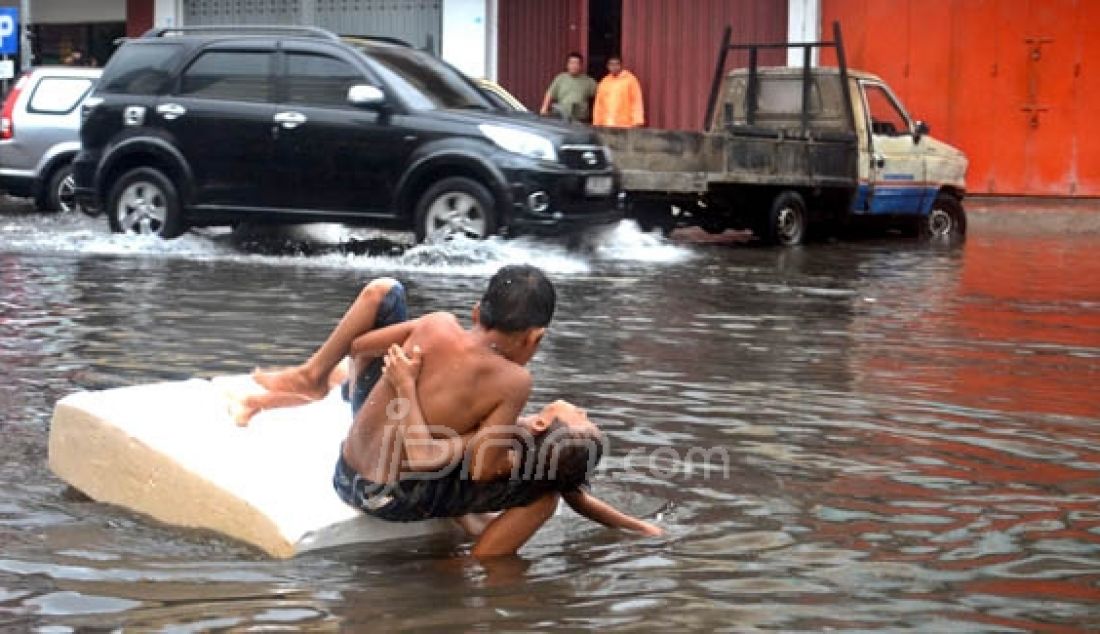 Hujan, Sejumlah Titik di Ternate jadi Langganan Banjir - JPNN.com