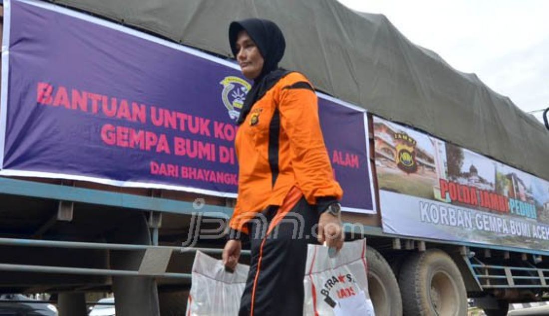 Polda Jambi Kirimkan Bantuan Untuk Korban Gempa Aceh - JPNN.com