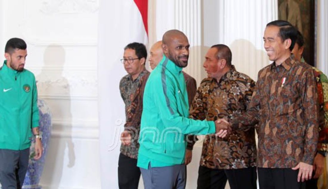 Presiden Makan Siang Bersama Pemain Timnas dan Official - JPNN.com
