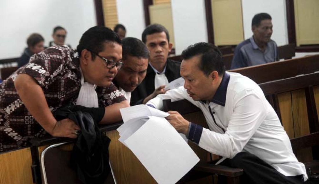 Wakil Sekretaris DPP Partai Demokrat Ramadhan Pohan menjalani sidang pembacaan eksepsi terhadap dugaan penggelapan uang yang dituduhkan kepada dirinya di pengadilan Negri Medan, Selasa (10/1). - JPNN.com