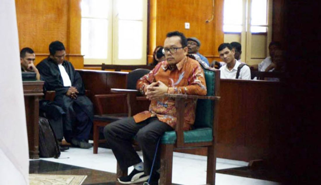 Mantan Calon Walikota Medan, Ramadhan Pohan saat menjalani persidangan di PN Medan, Selasa (17/1). Sutan/Sumut Pos - JPNN.com