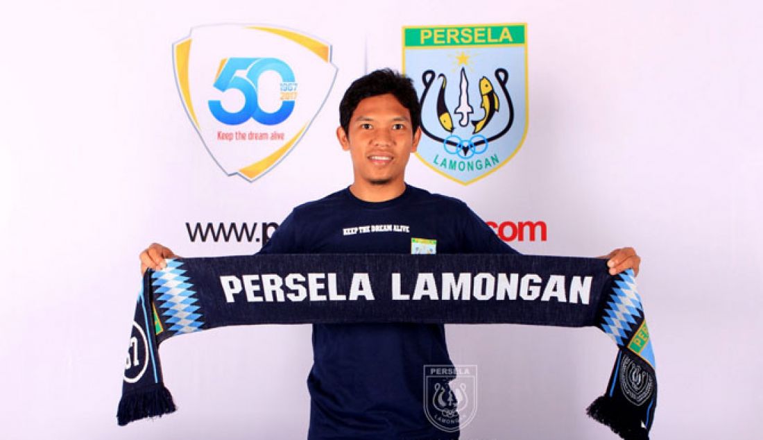 Pesepakbola Eka Ramdani mantap pilih Persela. - JPNN.com