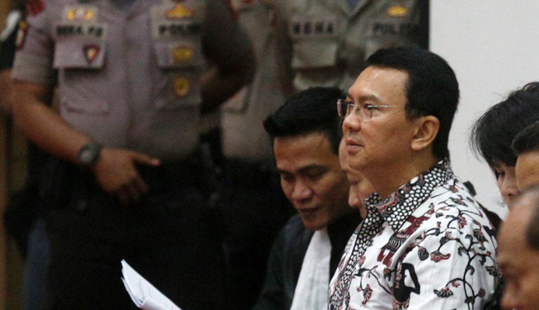 Terdakwa kasus penistaan agama;Gubernur DKI Jakarta non aktif Basuki Tjahaja Purnama atau Ahok kembali menjalani persidangan ke-10 yang digelar Pengadilan Negeri Jakarta Utara (PN Jakut) di ruang sidang di Auditorium Kementan, Jakarta. Senin (13/2). - JPNN.com