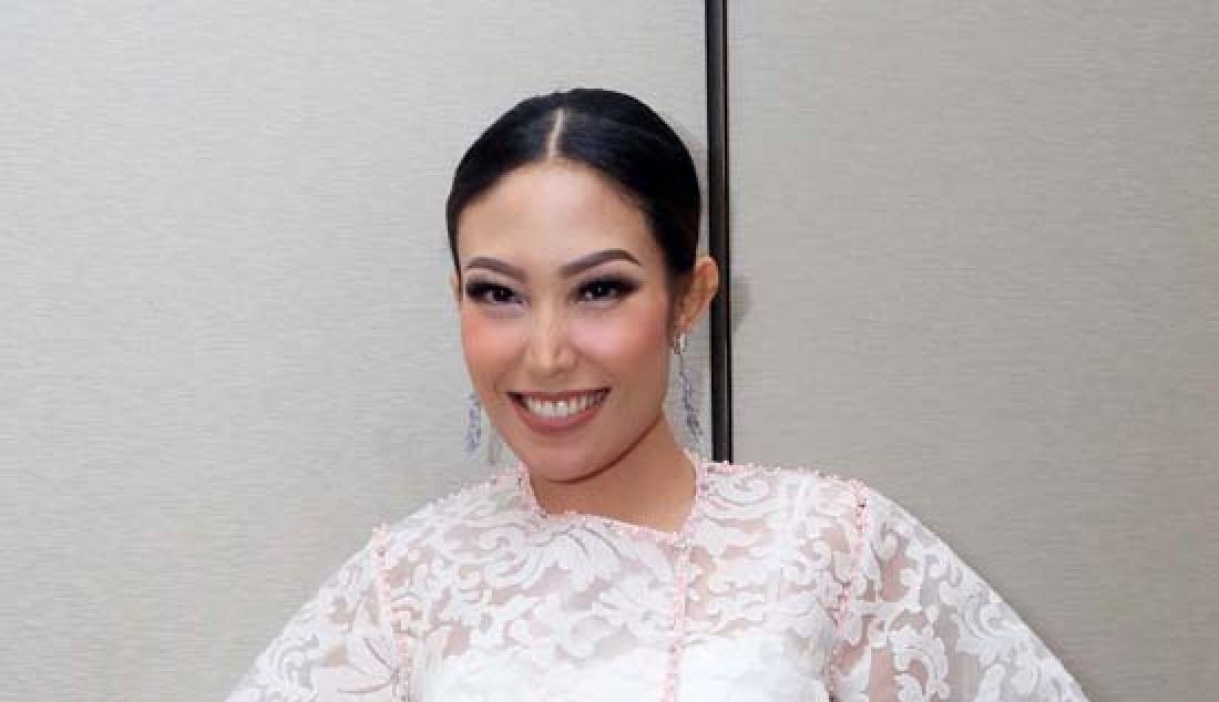 Aktris sekaligus presenter Ayu Dewi. - JPNN.com