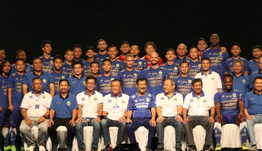 SKUAD BARU: Skuad baru Persib Bandung diperkenalkan ke publik di Stadion Siliwangi, Kota Bandung, Minggu (2/4). - JPNN.com