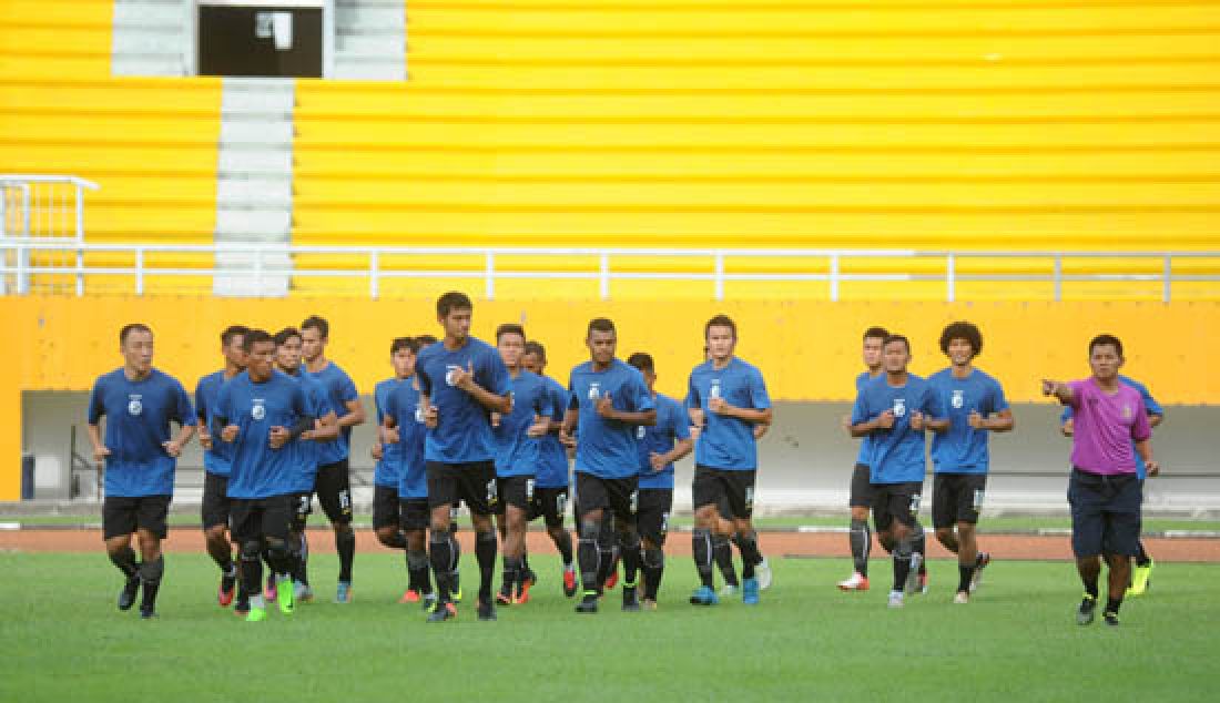 Pemain Sriwijaya FC diklaim sudah bisa menyerap keinginan Pelatih anyar Osvaldo Lessa. Tim Sriwijaya FC saat latihan perdana dengan Pelatih anyar Osvaldo Lessa di stadion gelora sriwijaya jakabaring Palembang. - JPNN.com