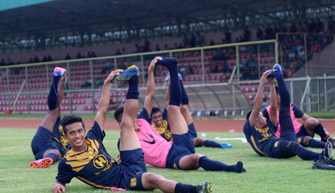 Suasana latihan tim Barito Putera di bawah arahan Jacksenm F Tiago di Stadion 17 Mei Banjarmasin, Akhir pekan tadi. - JPNN.com