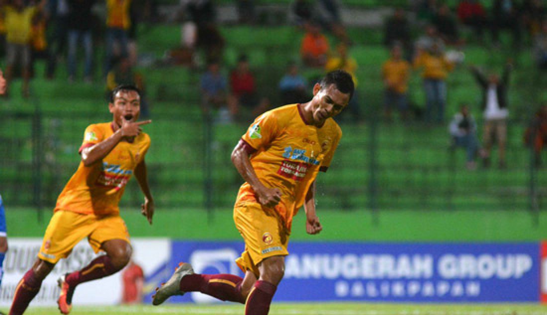 Pemain Srwijaya FC Maldini Pali berselebrasi usai mencetak gol ke gawang Persiba Balikpapan dalam laga lanjutan Liga 1 di Stadion Gajayana, Malang, Rabu (9/5). Sriwjaya berhasil unggul dengan skor akhir 0-2 untuk kemenangan tim tamu. - JPNN.com