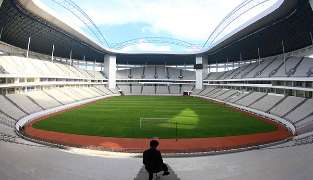 LOLOS: Pencahayaan di Stadion Persiba mencapai 2600 lumen. Sangat layak untuk menggelar pertandingan malam hari. - JPNN.com