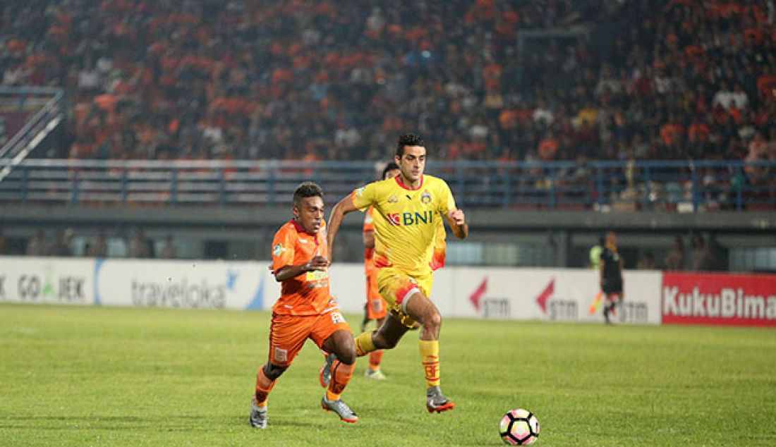 Bhayangkara FC harus takluk saat bertandang ke Stadion Segiri Samarinda, Senin (29/5) malam. Dultras tampak kewalahan mengejar pemain sayap Borneo FC Therens Puhiri , yang terkenal kecepatannya. 3-0 menjadi hasil akhir, dalam laga tersebut untuk kemenangan Borneo FC. - JPNN.com