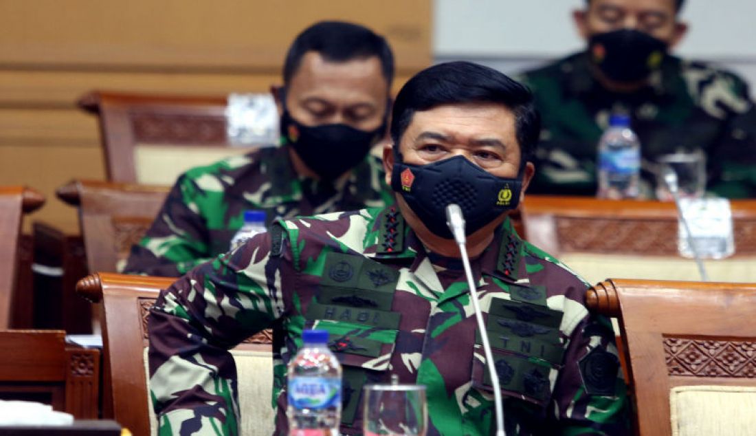 Panglima TNI Marsekal Hadi Tjahjanto mengikuti rapat kerja dengan Komisi I DPR, Jakarta, Rabu (1/9). - JPNN.com